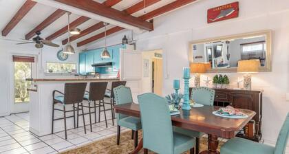 Pet Friendly, porch and short walk to beach