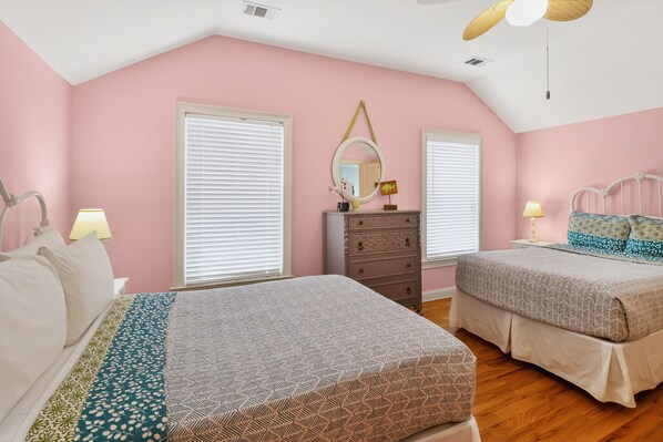 5 bedrooms, iron/ironing board, free WiFi, bed sheets