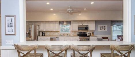 Refrigerador, microondas, parrilla de estufa y lavavajillas