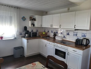 Fridge, microwave, oven, coffee/tea maker