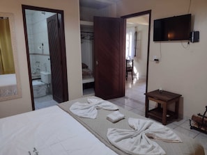 Bureau, espace de travail pour ordinateur portable, Wi-Fi gratuit