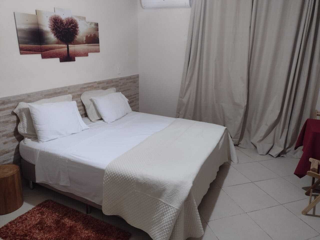 豪華套房, 1 張特大雙人床, 按摩浴缸 | 書桌、手提電腦工作空間、免費 Wi-Fi、床單