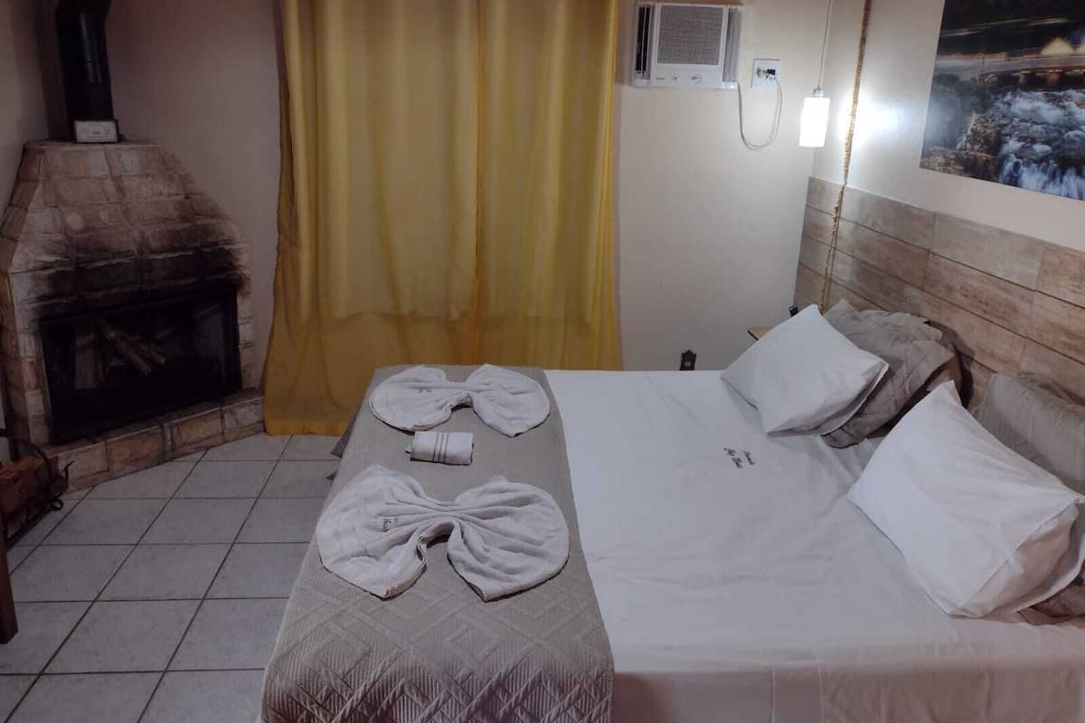 Chalet Deluxe | 1 dormitorio, escritorio, espacio para trabajar con un portátil