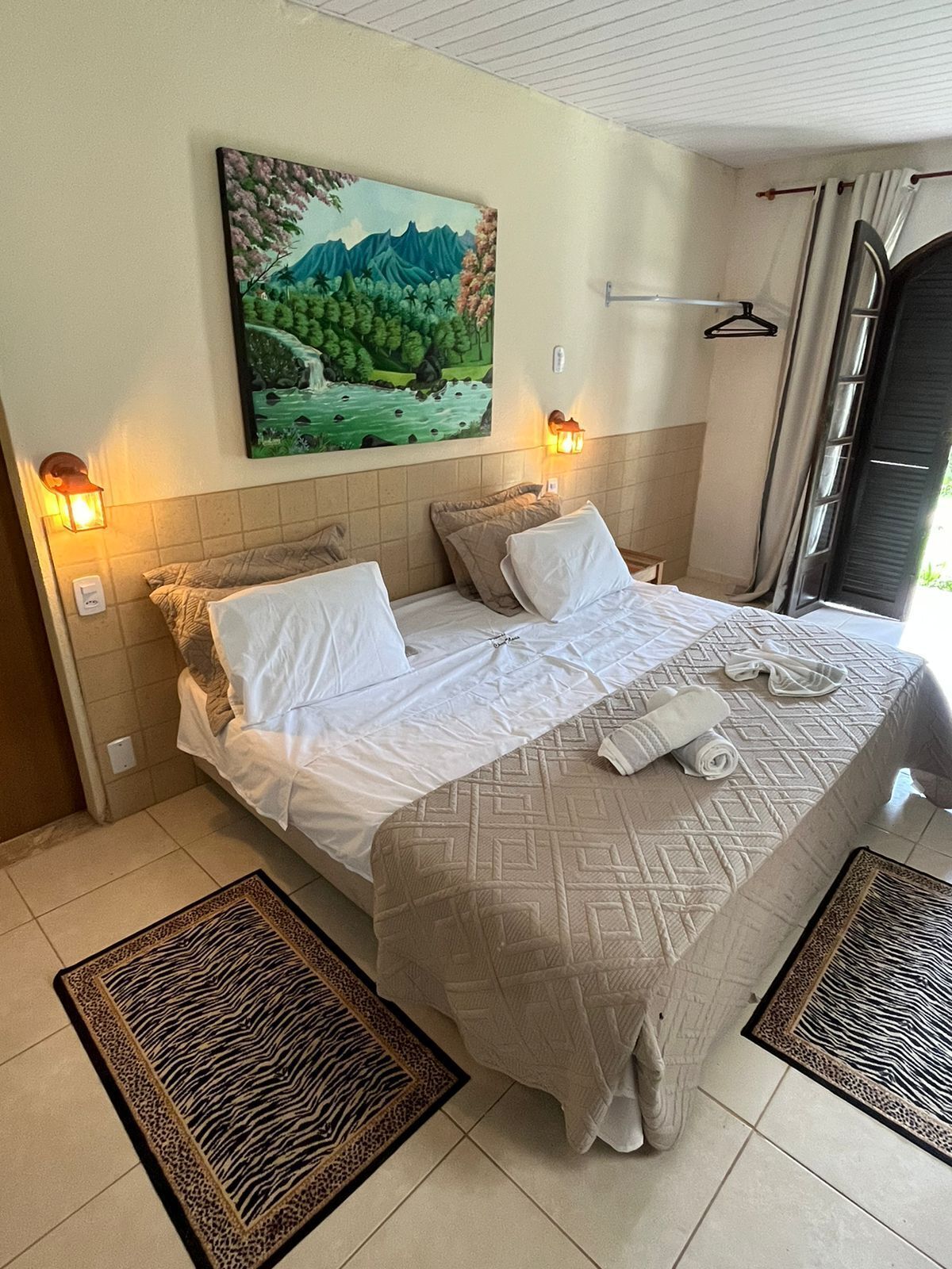 豪華小木屋, 按摩浴缸, 花園景 | 書桌、手提電腦工作空間、免費 Wi-Fi、床單