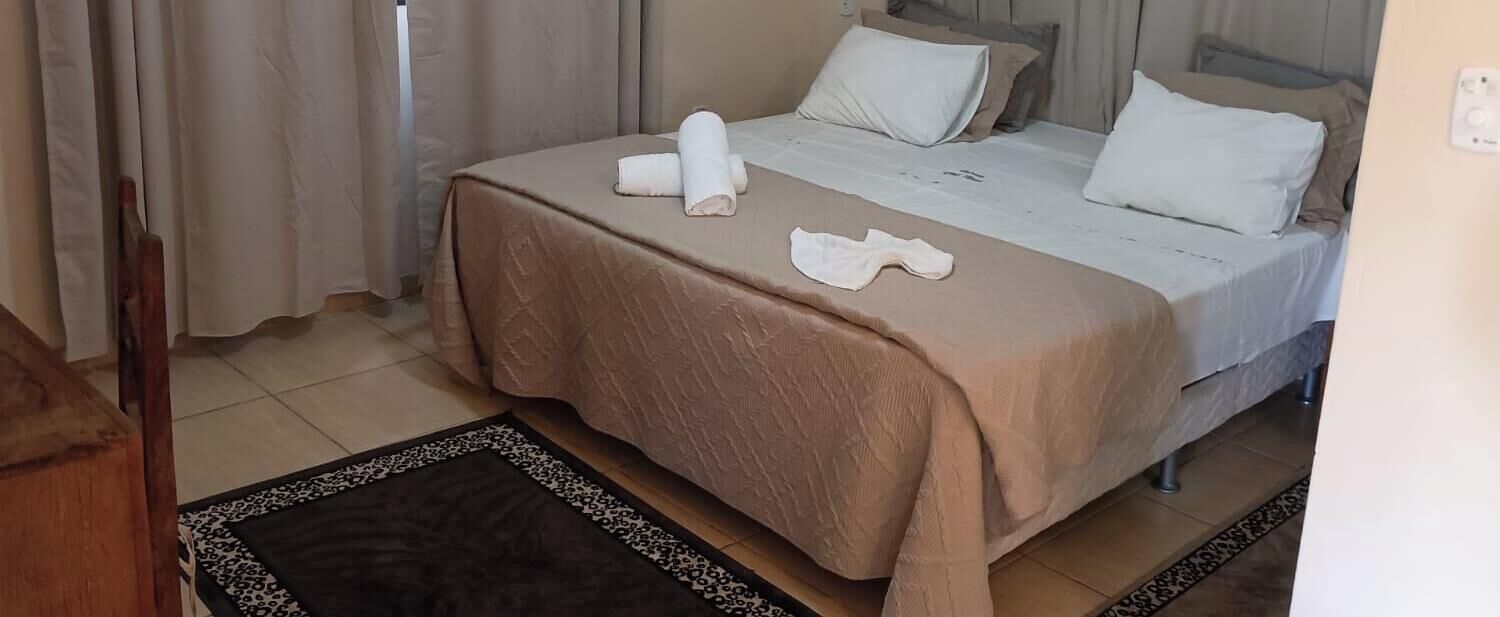 Deluxe Suite, Jetted Tub | Desk, laptop workspace, free WiFi, bed sheets