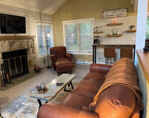 テレビ、暖炉、テレビゲーム