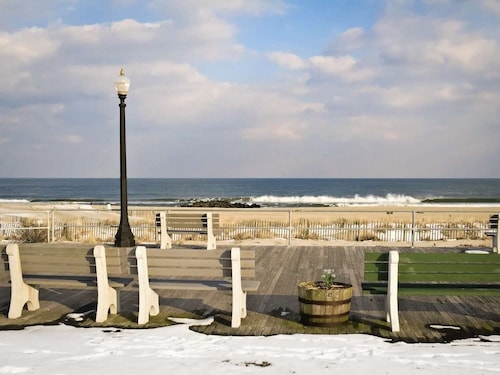 Modern 1BR w/ Balcony | 3 Blks to Beach & Asbury