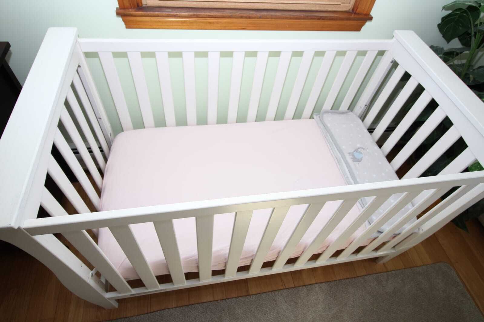 3 室のベッドルーム、デスク、アイロン / アイロン台、旅行用ベビーベッド