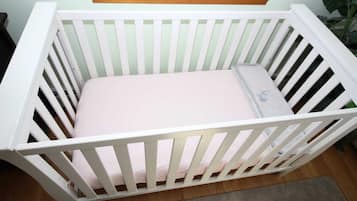 3 bedrooms, desk, iron/ironing board, travel crib