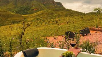 Bañera de hidromasaje al aire libre