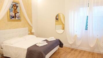 Standard-Doppelzimmer, Blick auf den Innenhof | Blick auf den Innenhof