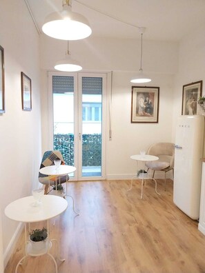 24-inch TV with cable channels - Romito 38 (Florence)