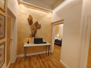 24-inch TV with cable channels - Romito 38 (Florence)