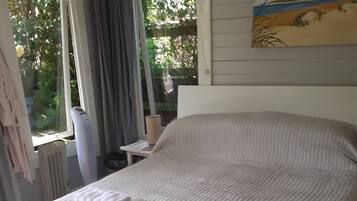 1 bedroom, iron/ironing board, bed sheets