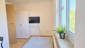 3 bedrooms, bed sheets