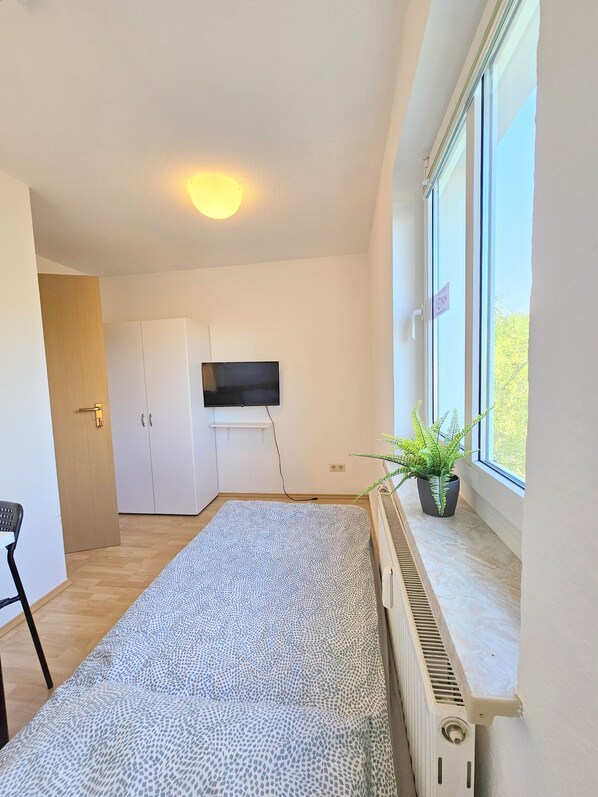 3 bedrooms, bed sheets