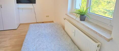 3 bedrooms, bed sheets