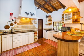 Frigorifero, microonde, forno, lavastoviglie