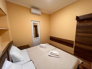 Classic Double or Twin Room | Desk, free WiFi