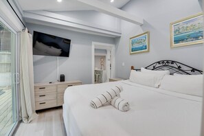 3 bedrooms, WiFi - Conch Cove - Private Oasis with Heated Pool! (Key West)