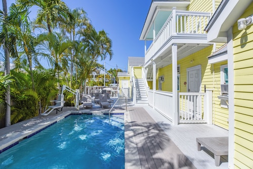 Leo's Lodge | Newly Updated!