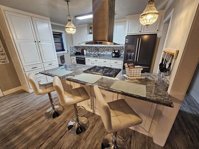 Charming 3-bedroom,2 bath house, Wifi, outdoor space, grills, washer and dryer