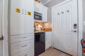 Fridge, microwave, coffee/tea maker, cookware/dishes/utensils - Chagall's Corner | Newly Remodeled! (Key West)