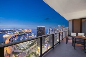 Luxury Apartment, City View | Balcony - Bayfront View PH 3BR in Downtown Miami (Miami)