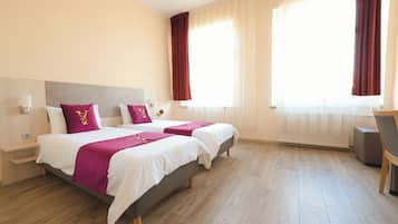 Zweibettzimmer | Schreibtisch, schallisolierte Zimmer, kostenloses WLAN, Bettwäsche