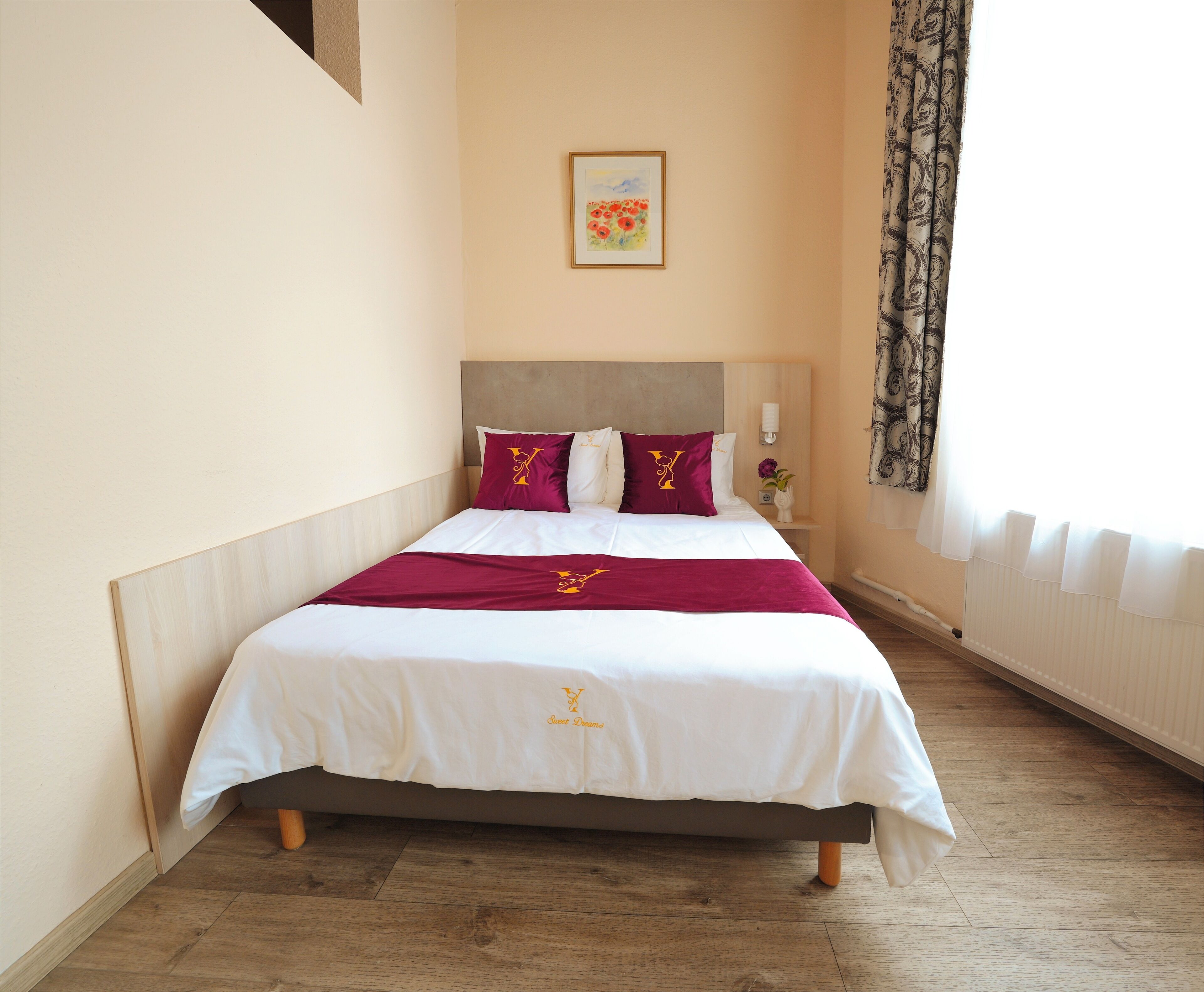 Doppelzimmer | Wohnbereich | 30-Zoll-Fernseher mit Kabelempfang