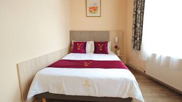 Doppelzimmer | Wohnbereich | 30-Zoll-Fernseher mit Kabelempfang