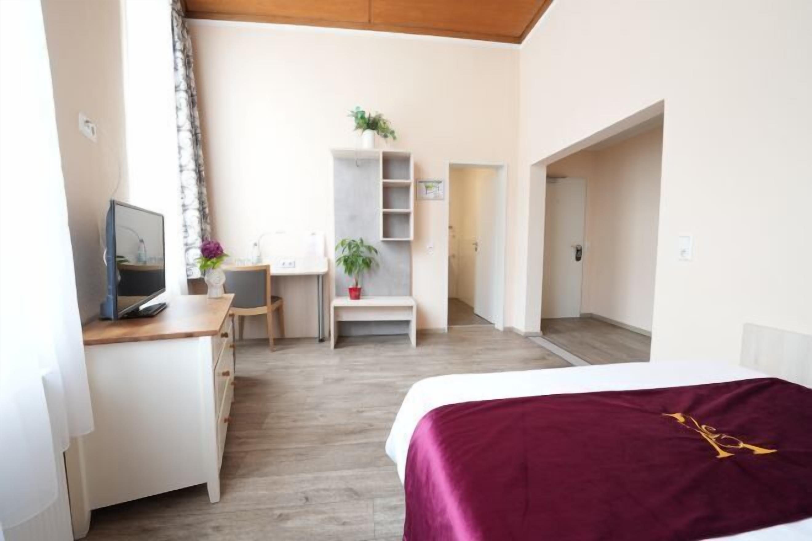 Bureau, chambres insonorisées, Wi-Fi gratuit, draps fournis