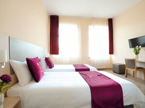 Twin Room | Desk, soundproofing, free WiFi, bed sheets - Abtei Hotel & Restaurante (Pulheim)