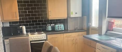 House | Private kitchen | Fridge, microwave, oven, stovetop