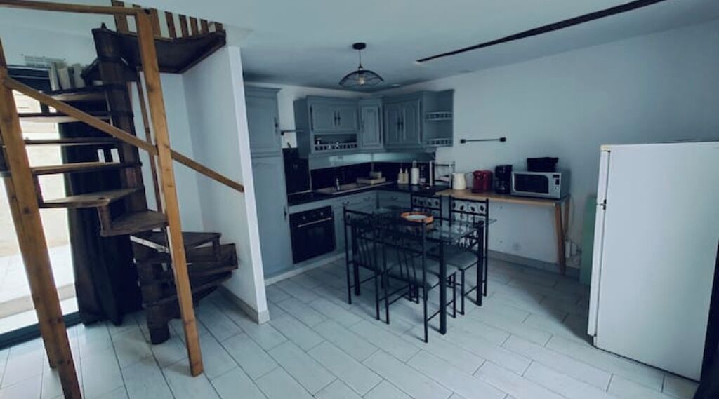 Kylskåp, mikrovågsugn, ugn och spishäll