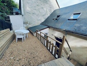 Outdoor dining - Small village center gîte (Montbazon)