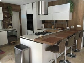 Microwave, oven, stovetop, dishwasher - COSY VILLA 5KM FROM CANNES (Pégomas)