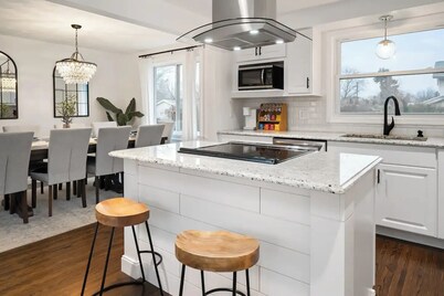 Luxury 2500 sq ft💎Spacious💎Weddings💎Near water

