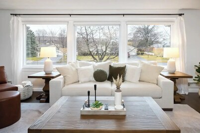 Luxury 2500 sq ft💎Spacious💎Weddings💎Near water

