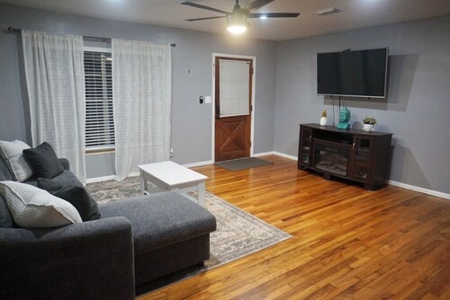 Peaceful Home In The Heart of TLH