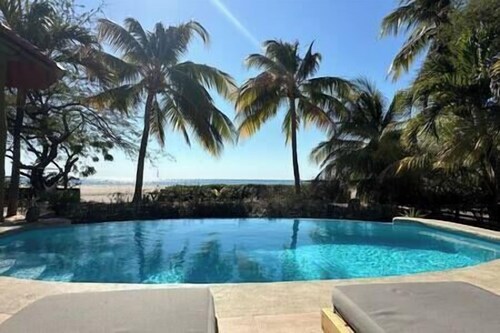 Casa Mar y Sol: Pacific Villa with Pool and Beach Access