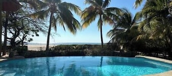Casa Mar y Sol: Pacific Villa with Pool and Beach Access