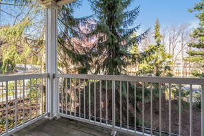 Apartamento, várias camas, terraço, vista para a cidade | Vista do quarto