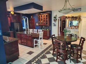 Dining - NFL Draft - 4-bedroom 2 1/2 bath estate 22 miles to Lambeau Field - Kaukauna, WI (Kaukauna)
