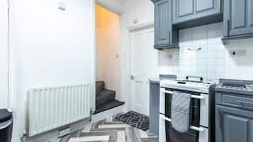 House | Private kitchen | Fridge, microwave, oven, stovetop