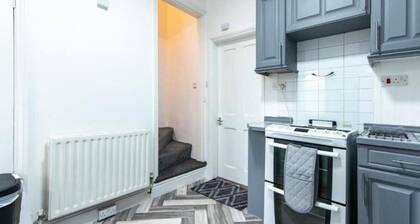 Cozy Nottingham Retreat Entire Home With 4 Bedroom