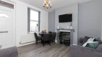 Rumah | Area keluarga | TV dan perapian