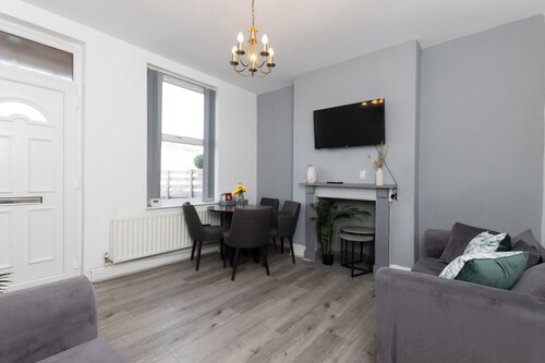 Cozy Nottingham Retreat Entire Home With 4 Bedroom