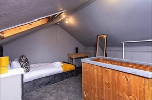 House | 4 bedrooms, iron/ironing board, free WiFi, bed sheets