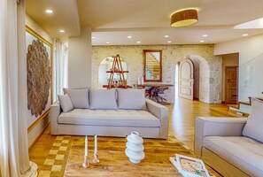 Living area - HELIDONI LUXURY VILLA
Live The Experiance (Kokkini Hani)
